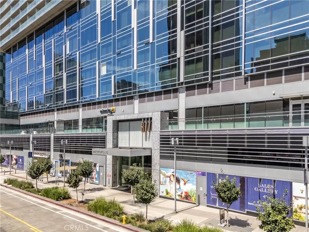 Condo for Sale in Los Angeles, CA