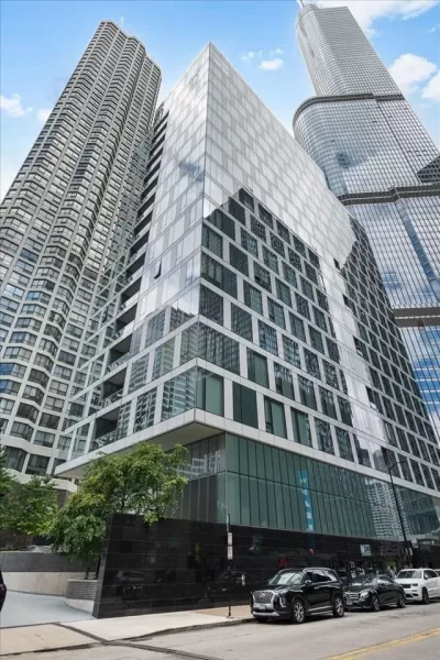 3BR Condo for Sale in Chicago, IL