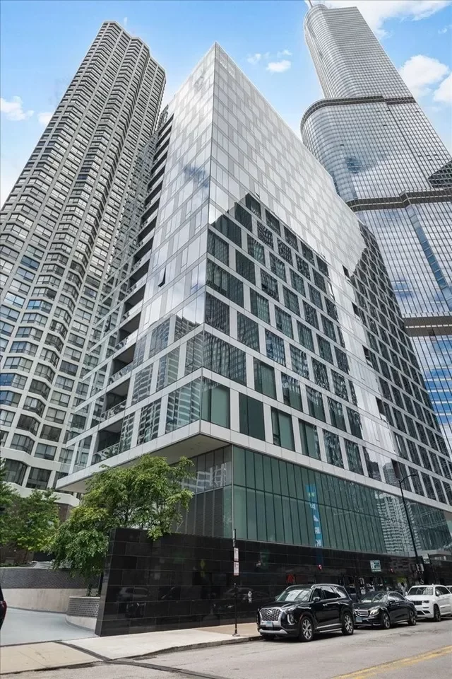 3BR Condo for Sale in Chicago, IL