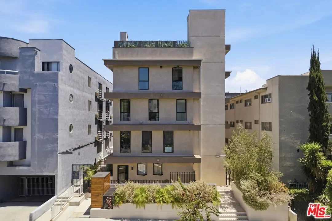 2BR Condo for Sale in Los Angeles, CA