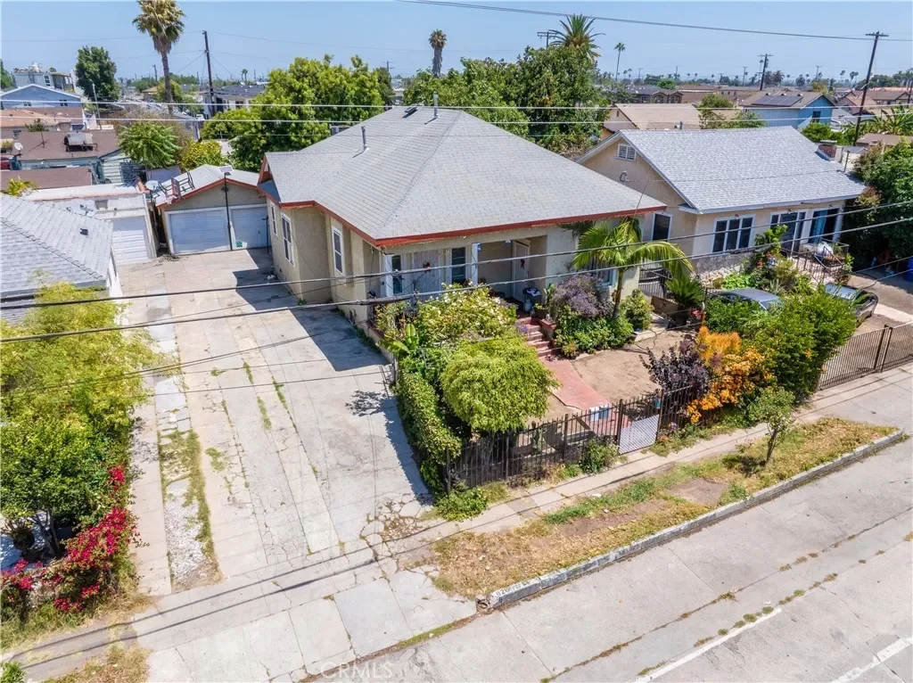 4BR Multi-Family for Sale in Los Angeles, CA