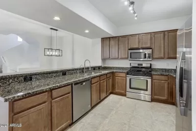 4BR Townhouse for Sale in Phoenix, AZ