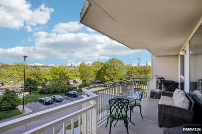 2BR Condo for Sale in Edgewater, NJ