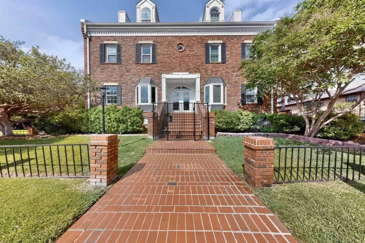 2BR Condo for Sale in Dallas, TX