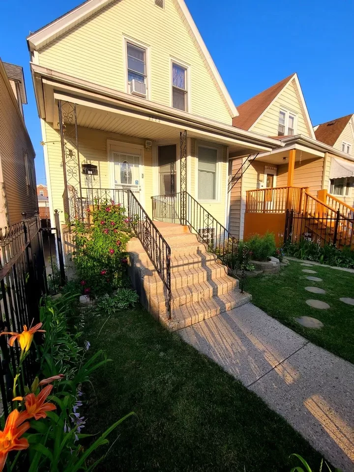 5BR House for Sale in Chicago, IL
