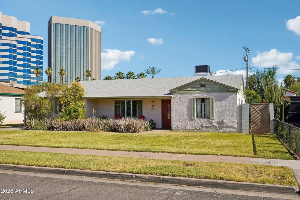 4BR House for Sale in Phoenix, AZ
