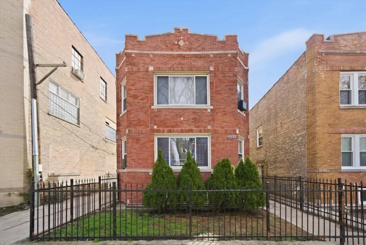 6BR Multi-Family for Sale in Chicago, IL