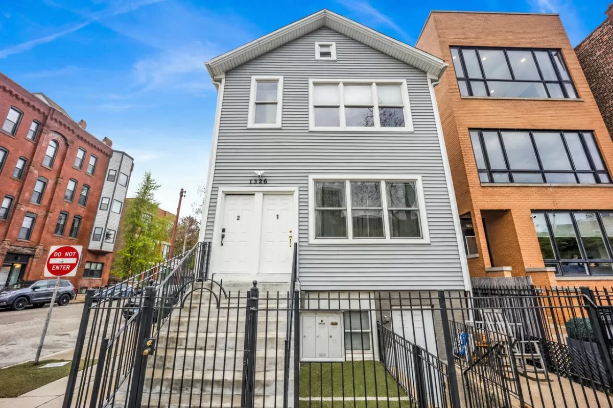 8BR Multi-Family for Sale in Chicago, IL