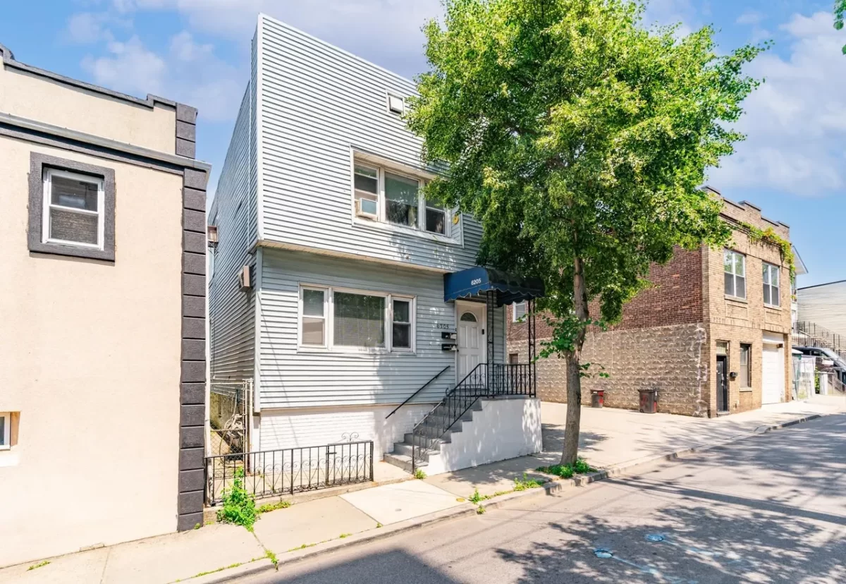 5BR Multi-Family for Sale in West New York, NJ