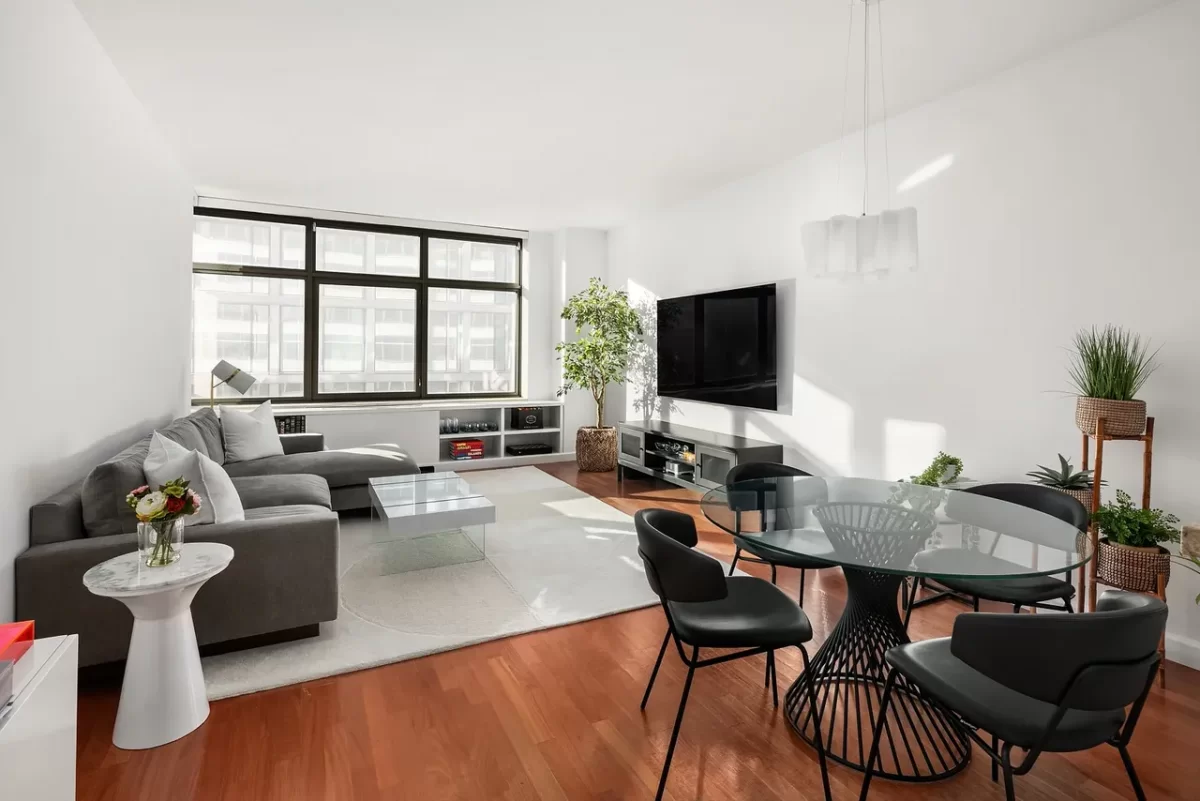 2BR Condo for Sale in Manhattan, NY