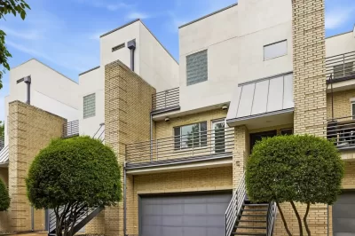 3BR Townhouse for Sale in Dallas, TX