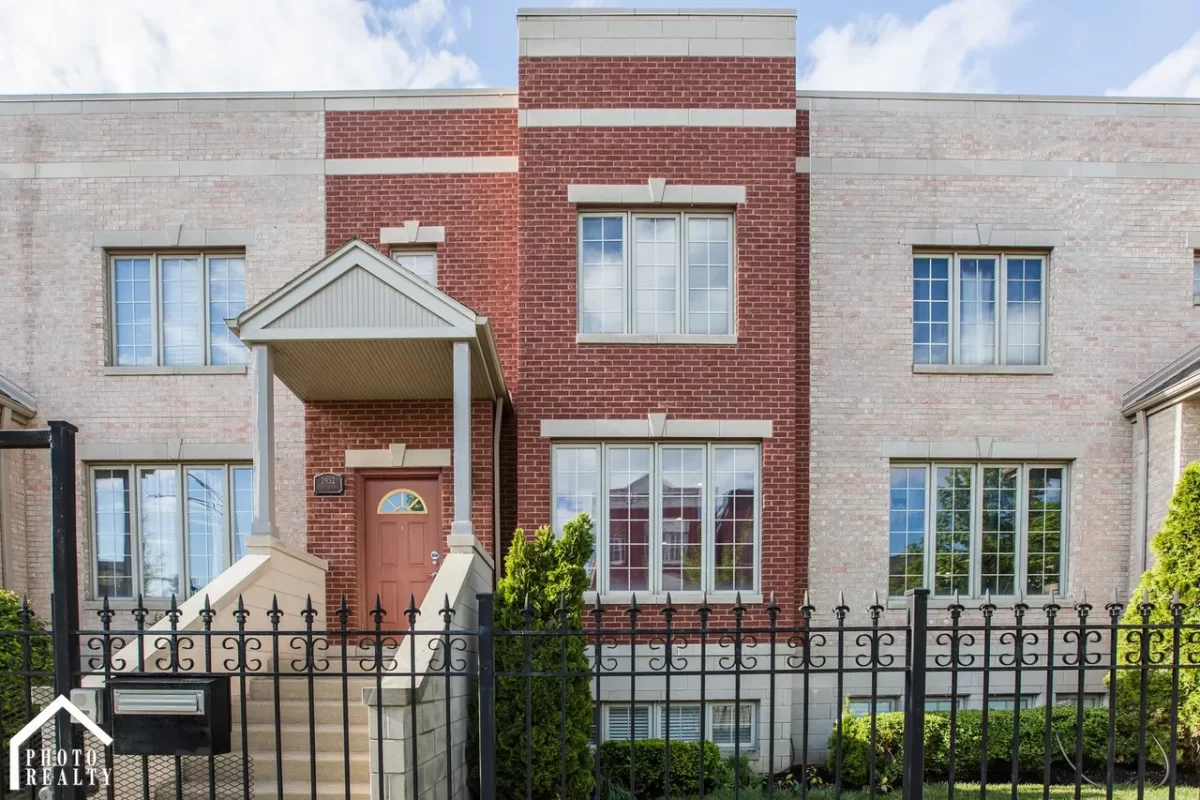 3BR Townhouse for Sale in Chicago, IL
