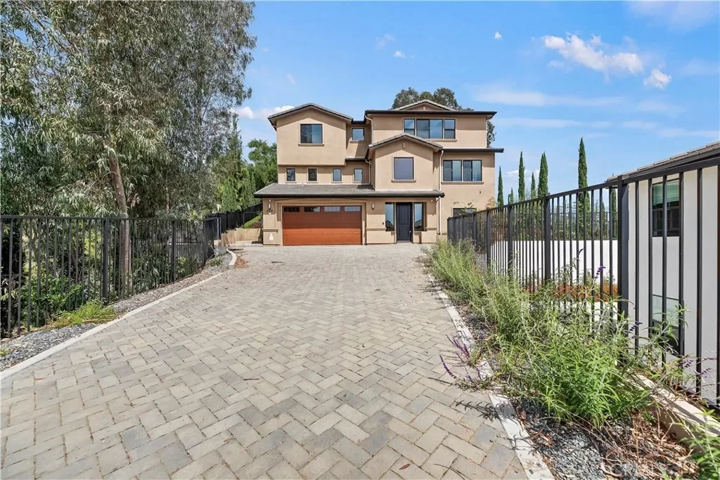 4BR House for Sale in Los Angeles, CA
