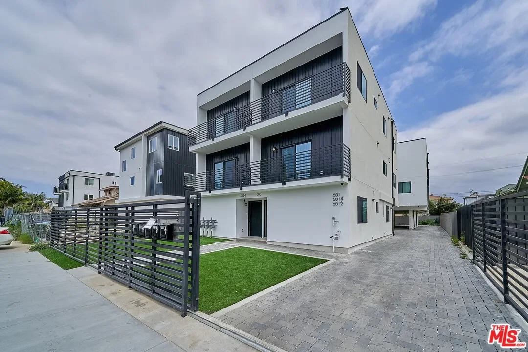 4BR Townhouse for Rent in Los Angeles, CA