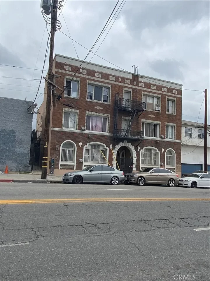 7BR Multi-Family for Sale in Los Angeles, CA