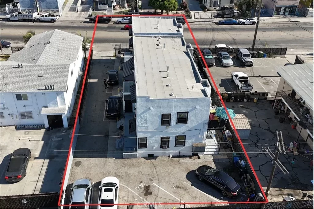 6BR Multi-Family for Sale in Los Angeles, CA
