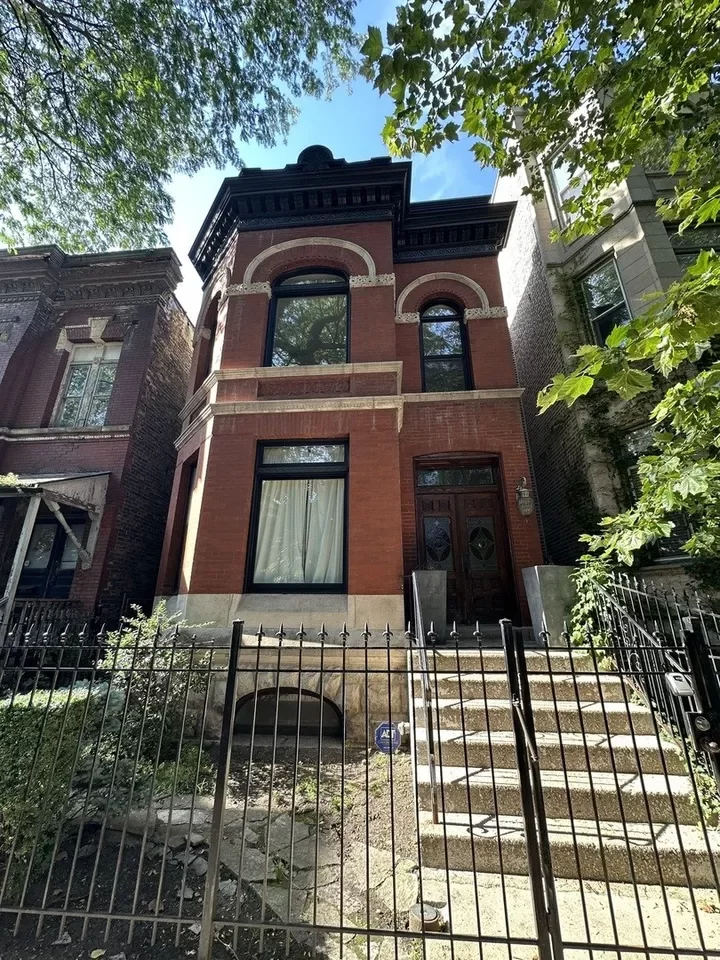 3BR House for Sale in Chicago, IL