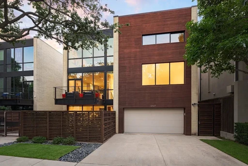 3BR Townhouse for Sale in Dallas, TX