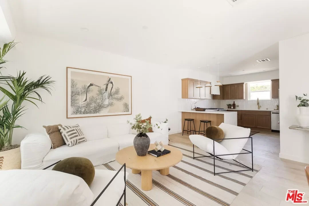 4BR Townhouse for Sale in Los Angeles, CA