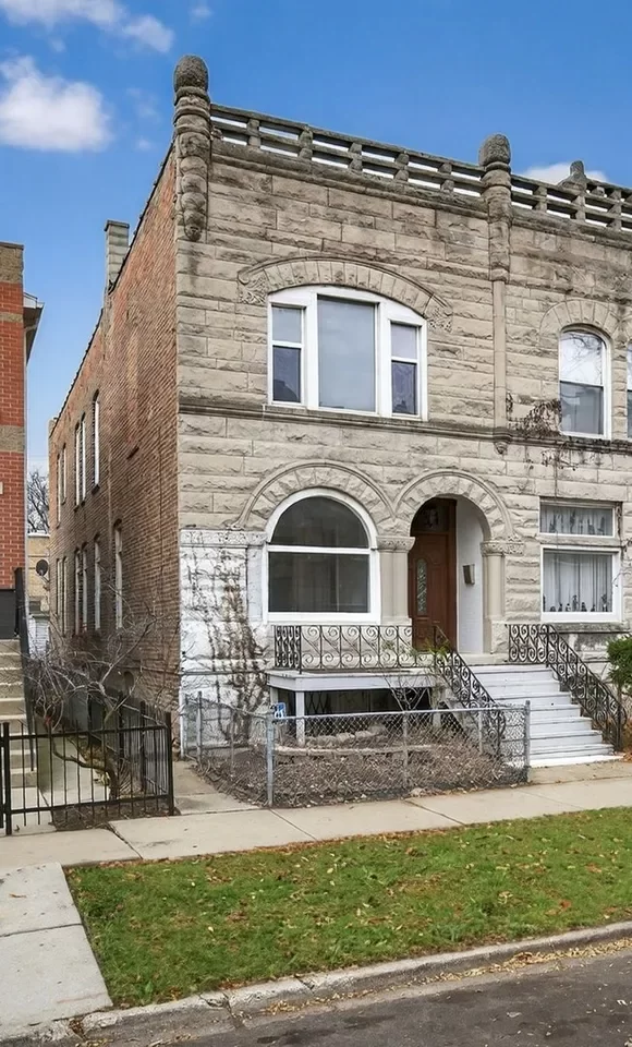 4BR House for Sale in Chicago, IL