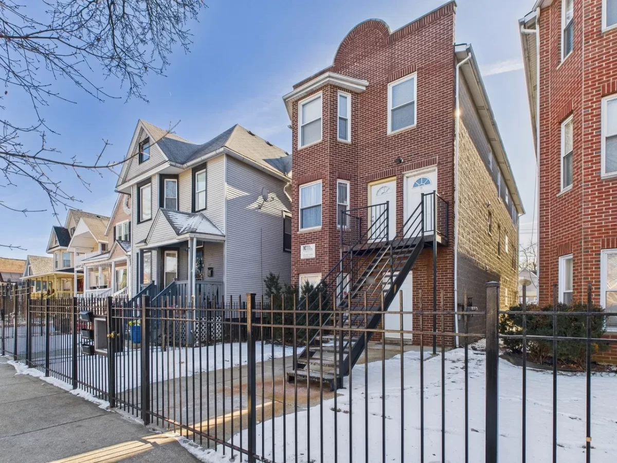 9BR Multi-Family for Sale in Chicago, IL