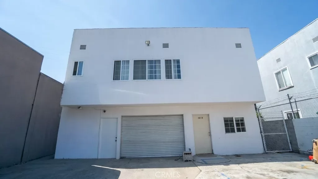 4BR Multi-Family for Sale in Los Angeles, CA