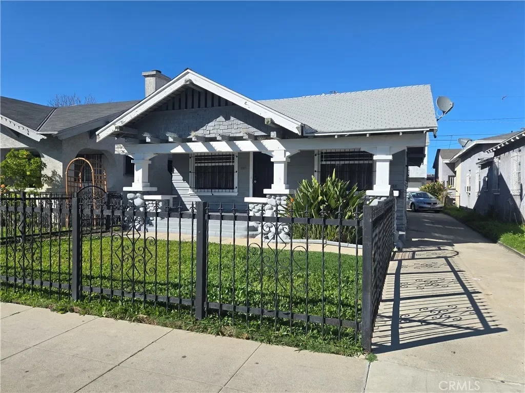 3BR Multi-Family for Sale in Los Angeles, CA