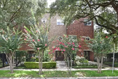 3BR Townhouse for Sale in Houston, TX