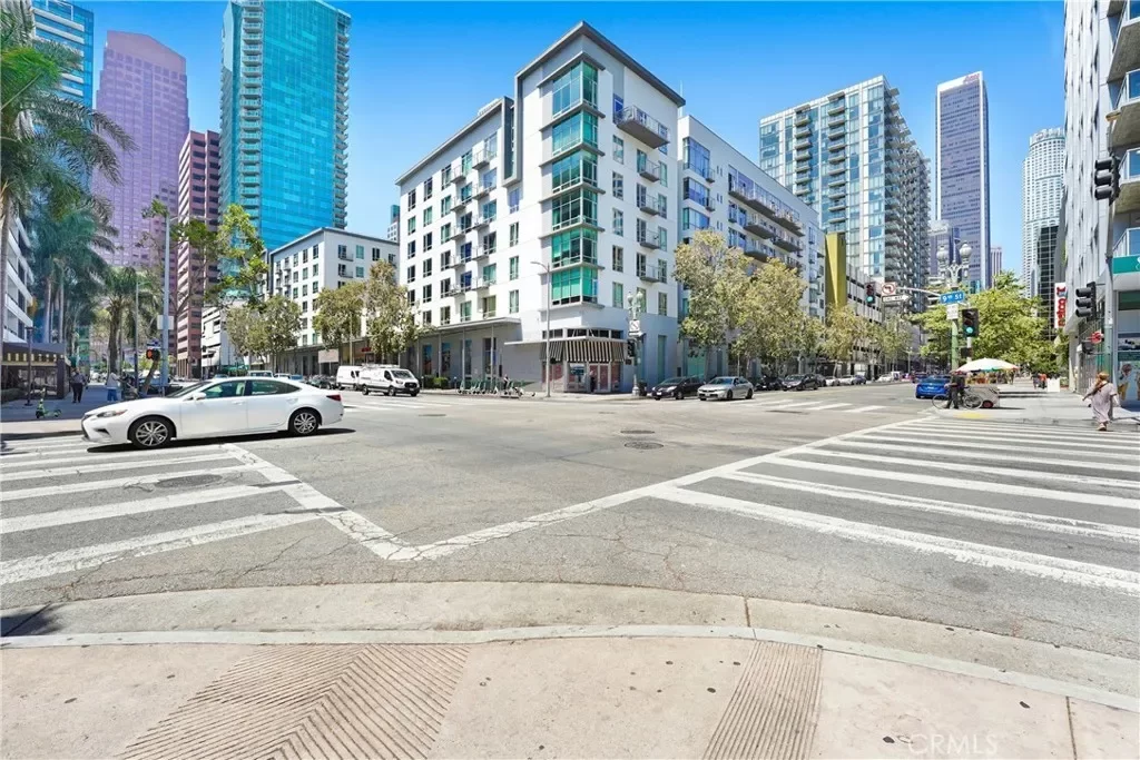 2BR Condo for Sale in Los Angeles, CA
