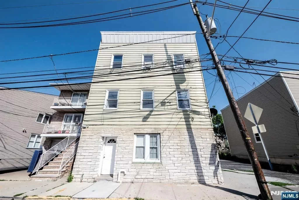 3BR Multi-Family for Rent in North Bergen, NJ