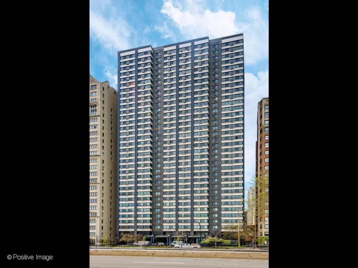 3BR Condo for Sale in Chicago, IL