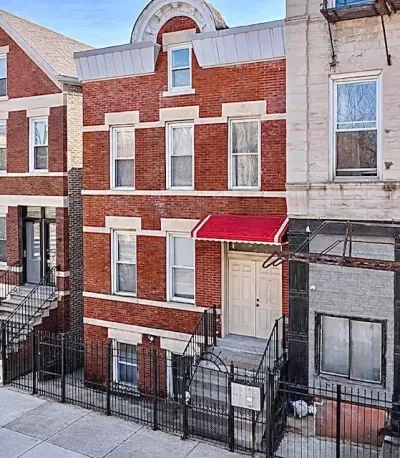 6BR Multi-Family for Sale in Chicago, IL