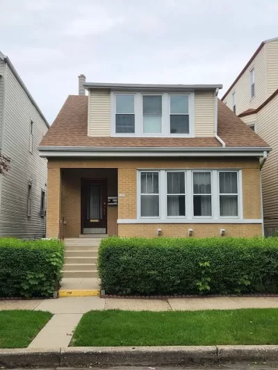 4BR Multi-Family for Sale in Chicago, IL