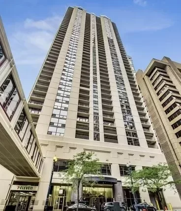 2BR Condo for Sale in Chicago, IL