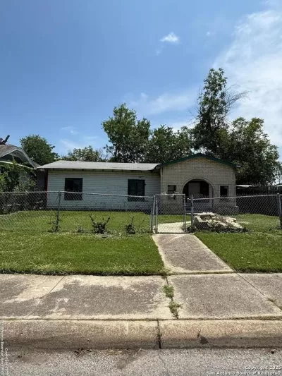 4BR House for Sale in San Antonio, TX