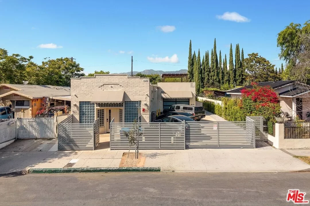 3BR Multi-Family for Sale in Los Angeles, CA