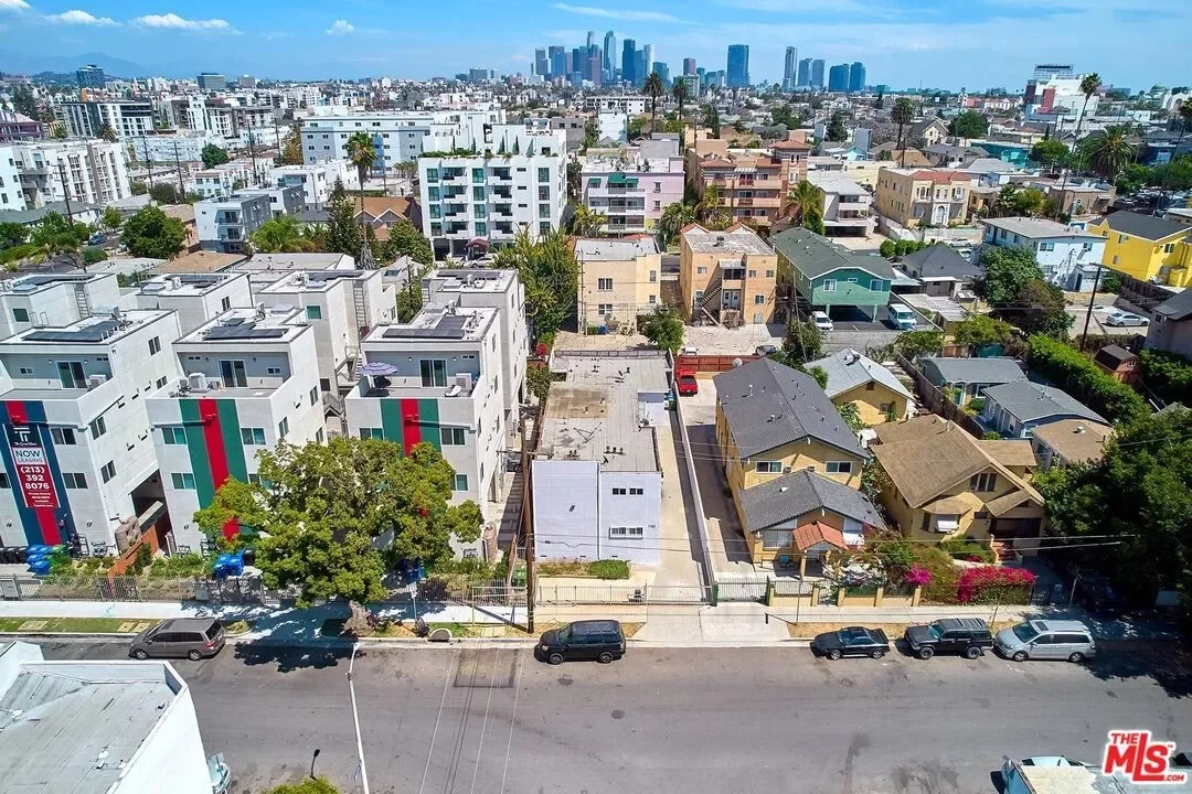 8BR Multi-Family for Sale in Los Angeles, CA