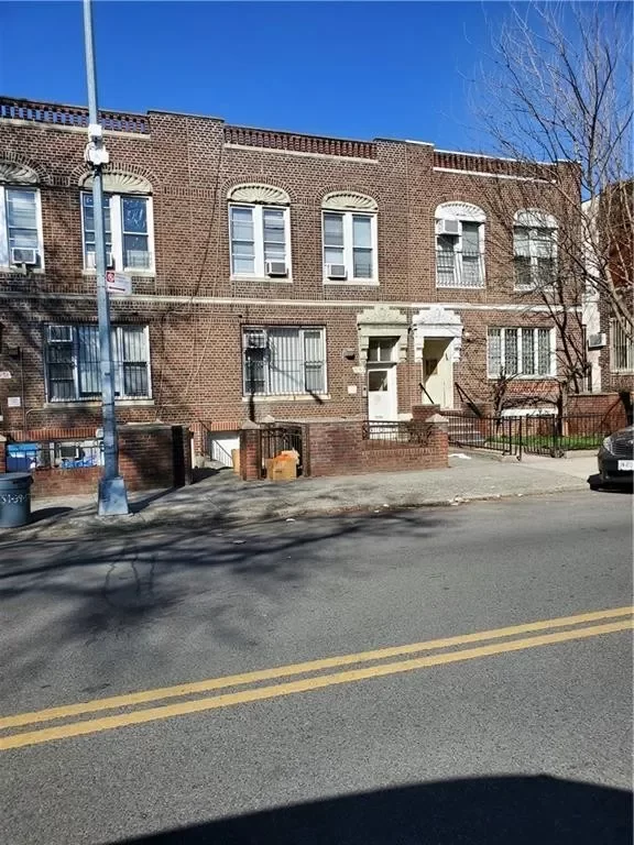 7BR Multi-Family for Sale in Brooklyn, NY