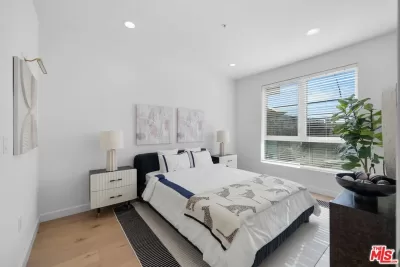 2BR Condo for Sale in Los Angeles, CA