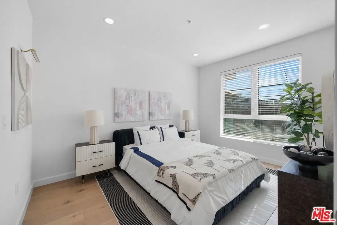 2BR Condo for Sale in Los Angeles, CA
