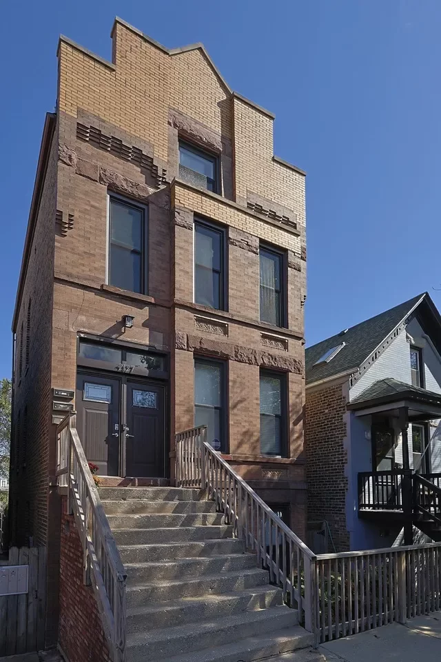 4BR Multi-Family for Sale in Chicago, IL