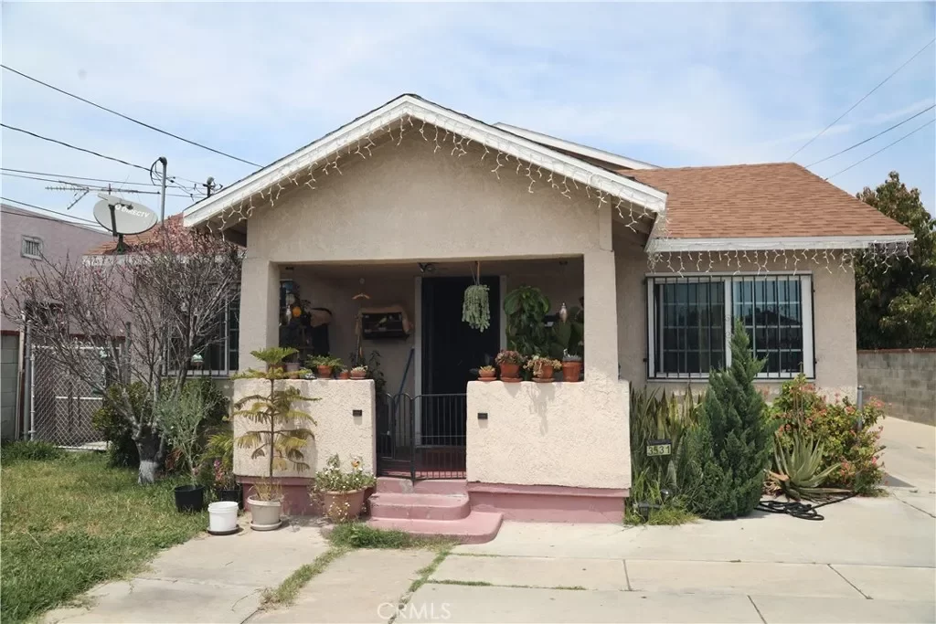 8BR Multi-Family for Sale in Huntington Park, CA