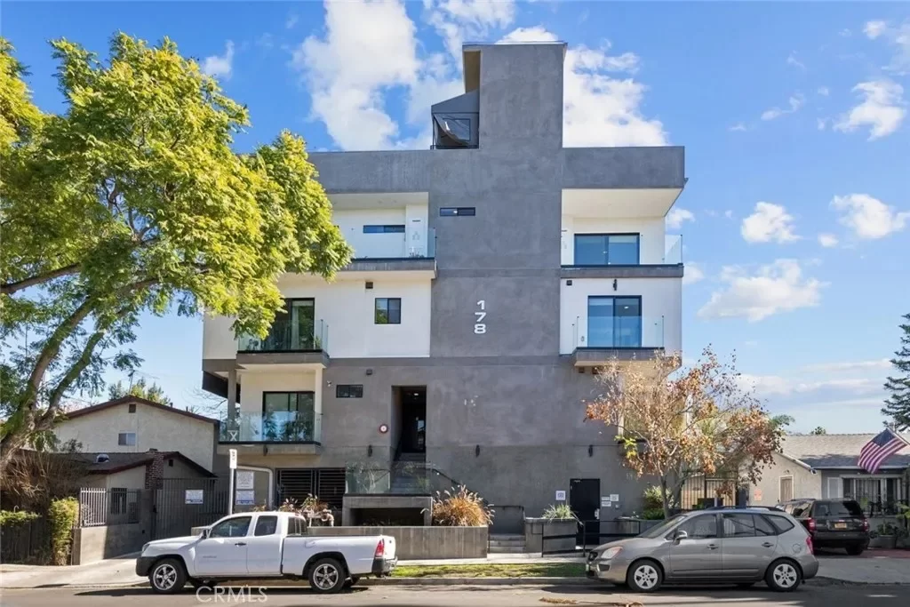 17BR Multi-Family for Sale in Los Angeles, CA