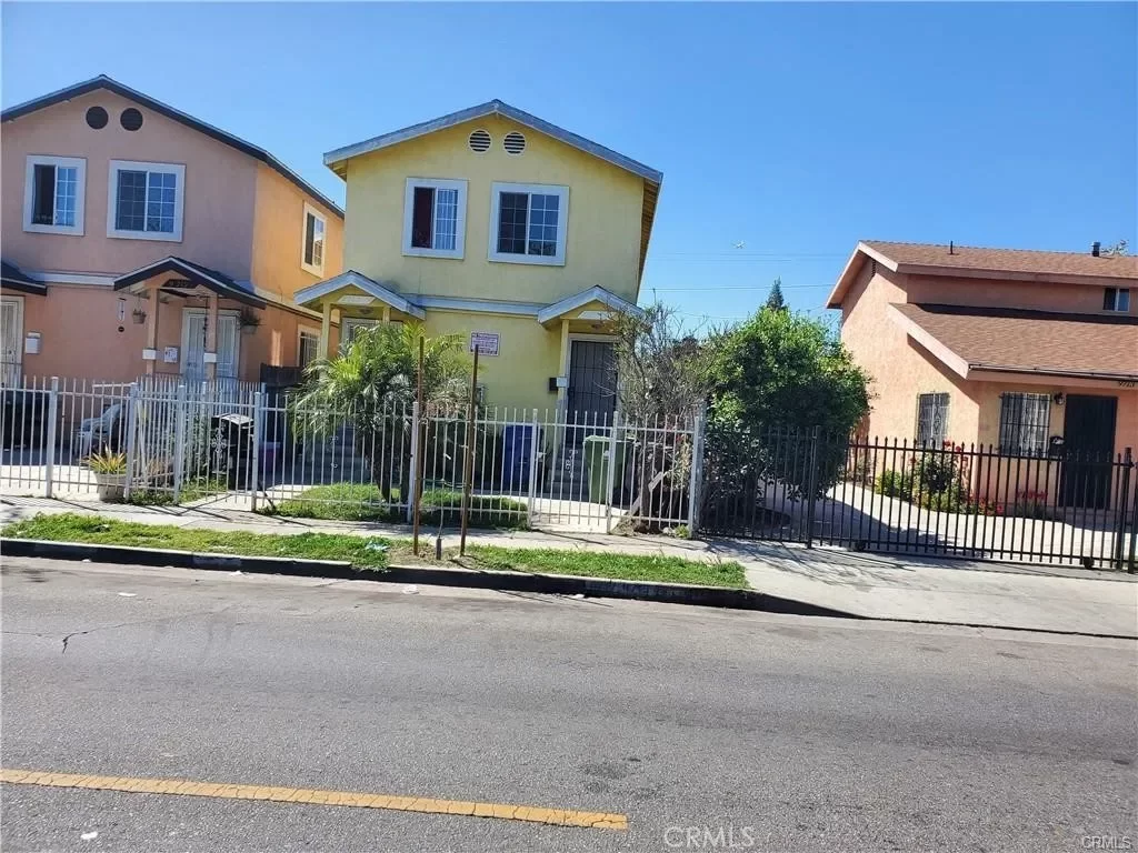 8BR Multi-Family for Sale in Los Angeles, CA