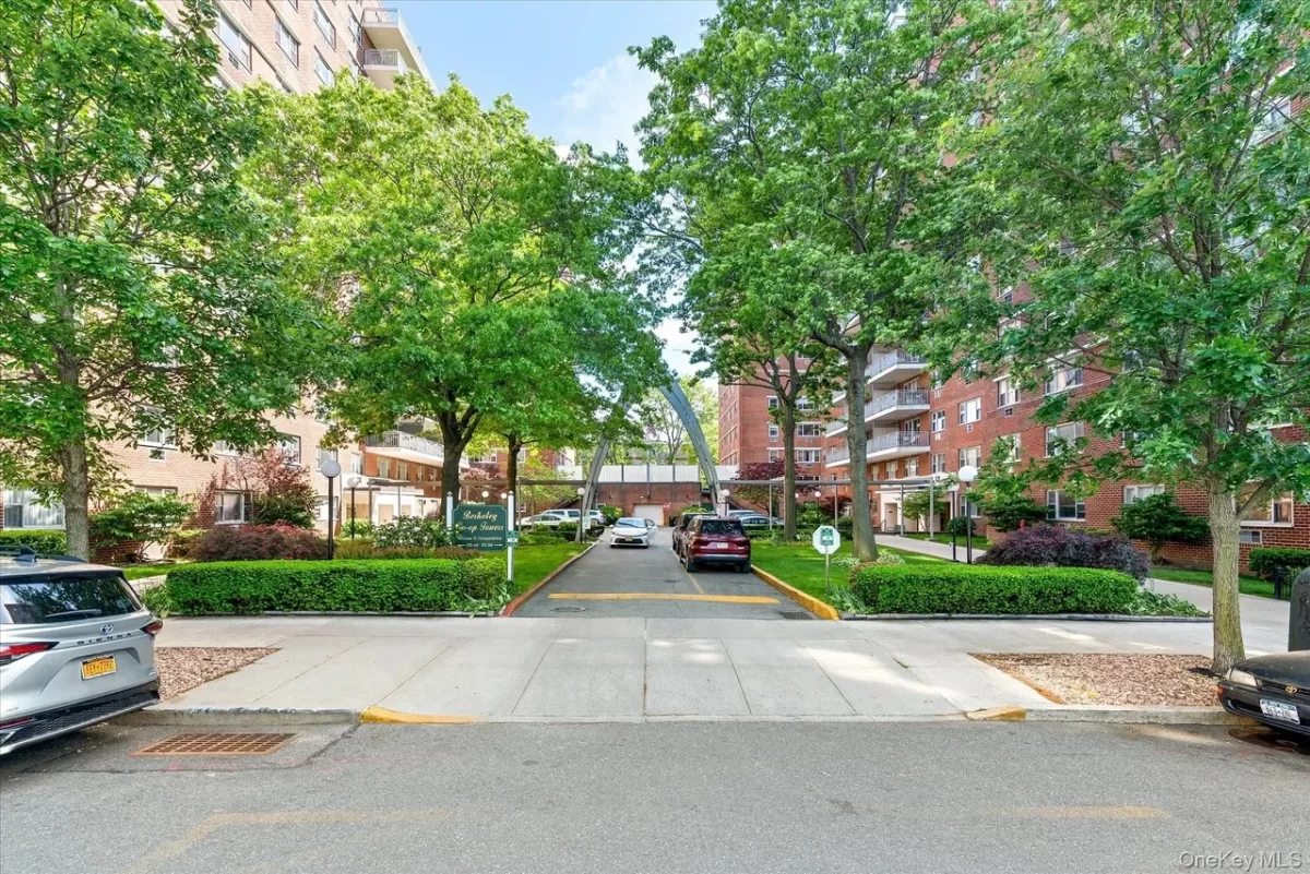 1BR Condo for Sale in Woodside, NY
