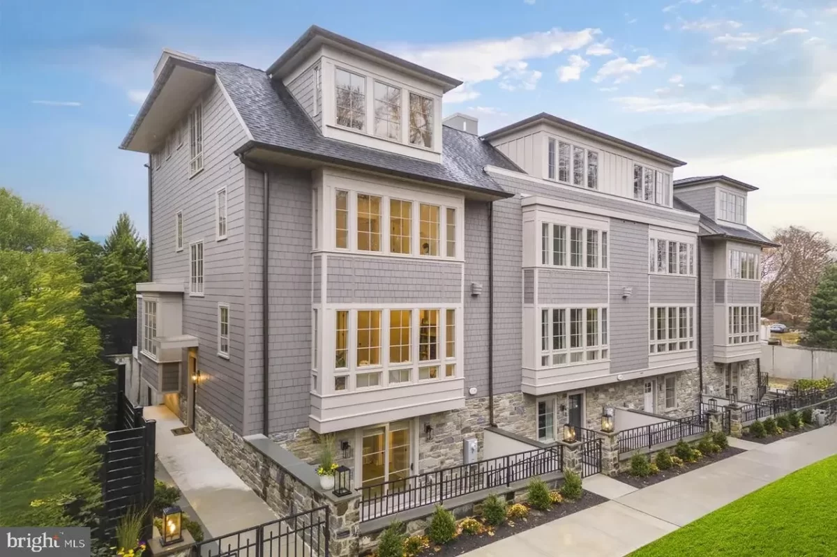 4BR Townhouse for Sale in Philadelphia, PA