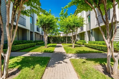3BR Townhouse for Sale in Dallas, TX