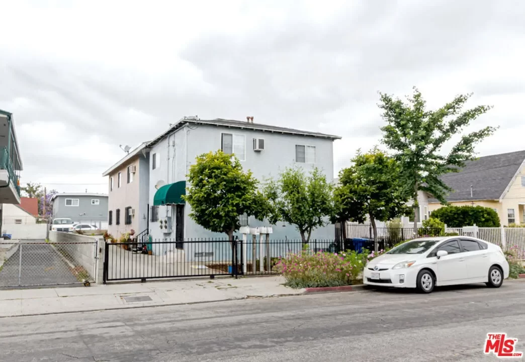2BR Townhouse for Rent in Los Angeles, CA