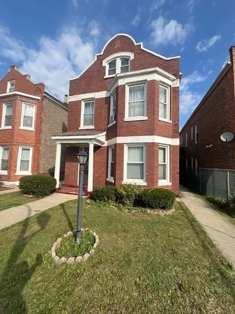2BR House for Rent in Chicago, IL