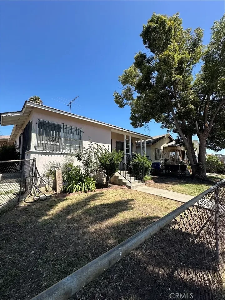 4BR Multi-Family for Sale in Los Angeles, CA